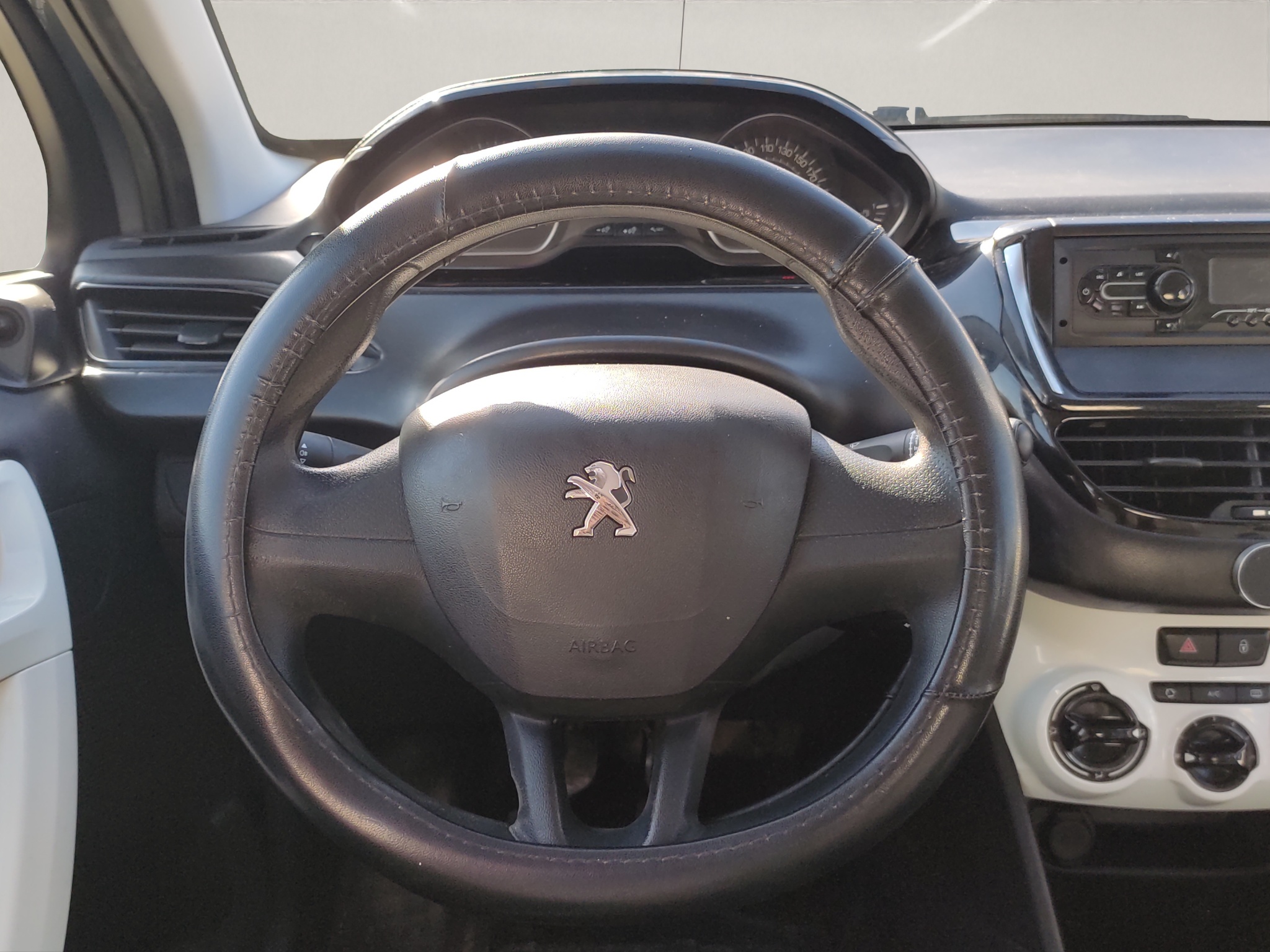 Peugeot 208 image